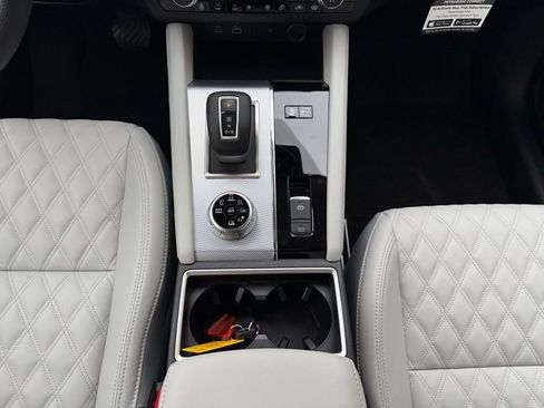 New 2025 Mitsubishi Outlander SEL image 17