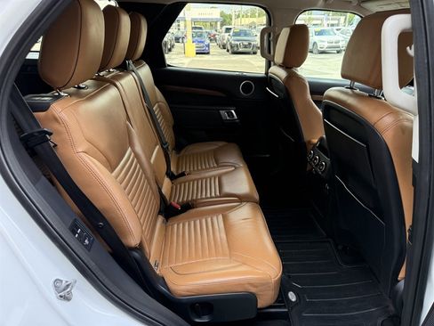 Used 2017 Land Rover Discovery HSE AWD/4WD image 15