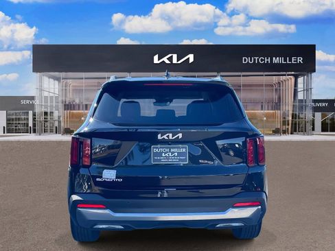 Used 2024 Kia Sorento S image 6