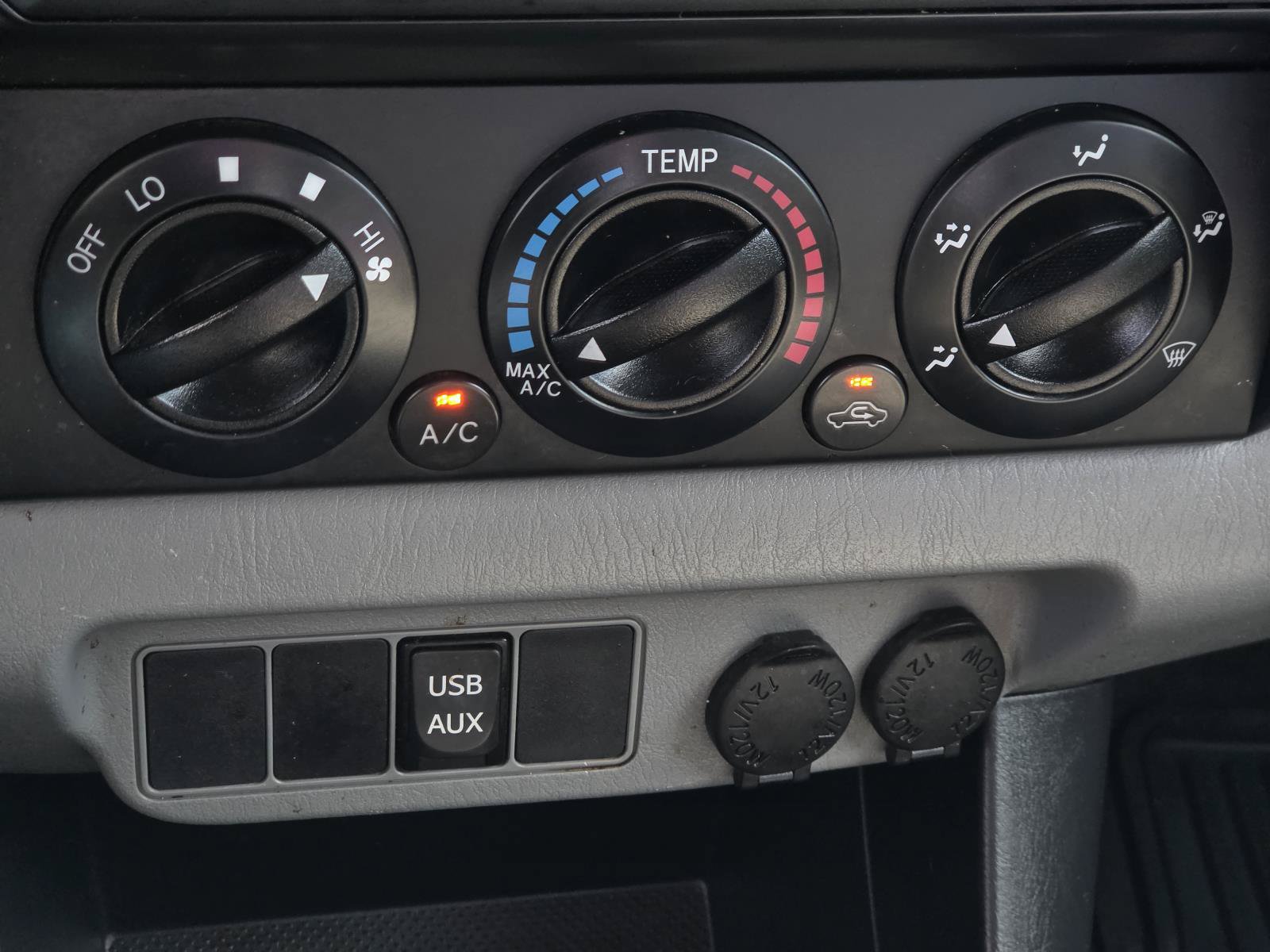 Used 2015 Toyota Tacoma PreRunner RWD image 25