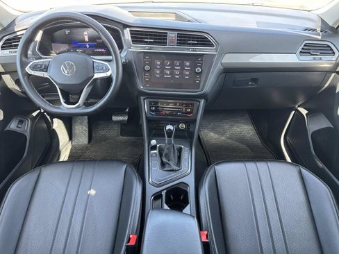 Certified 2024 Volkswagen Tiguan SE FWD image 9