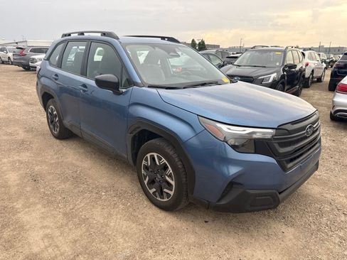 Used 2025 Subaru Forester AWD/4WD image 4