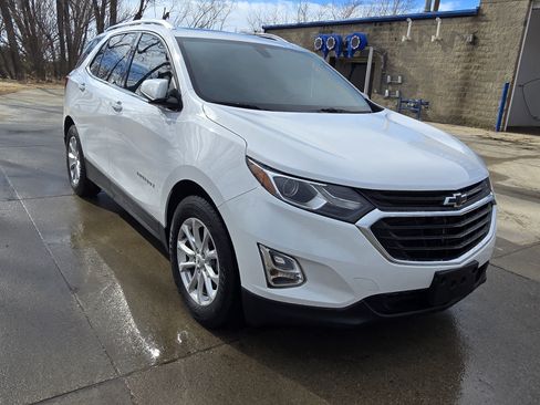 Used 2018 Chevrolet Equinox LT w/ Sun & Infotainment Package image 3