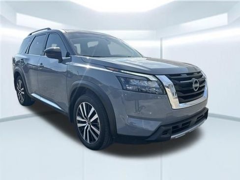 Used 2025 Nissan Pathfinder Platinum w/ Cargo Package AWD/4WD image 3