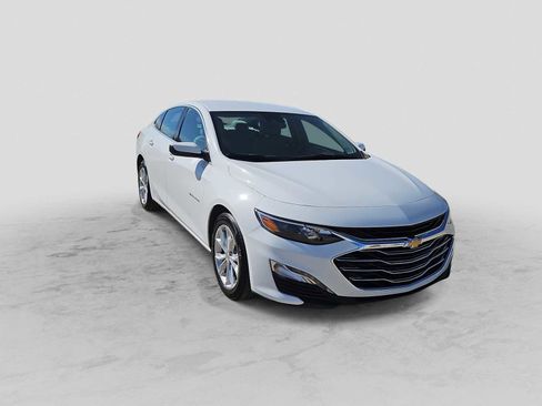 Used 2024 Chevrolet Malibu LT image 2