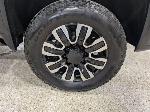 Used 2024 GMC Sierra 3500 Denali Ultimate AWD/4WD image 15