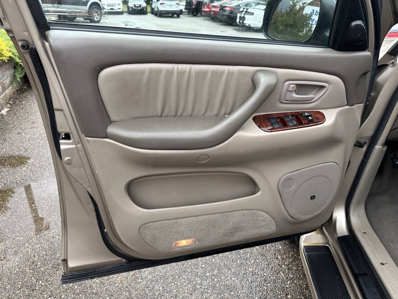 Used 2007 Toyota Sequoia Limited w/ Luxury Pkg AWD/4WD image 15