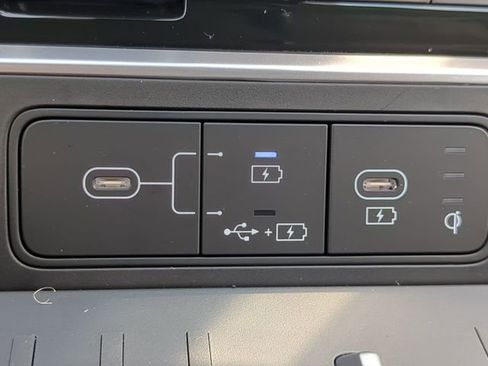 Used 2024 Hyundai Santa Fe Limited image 21