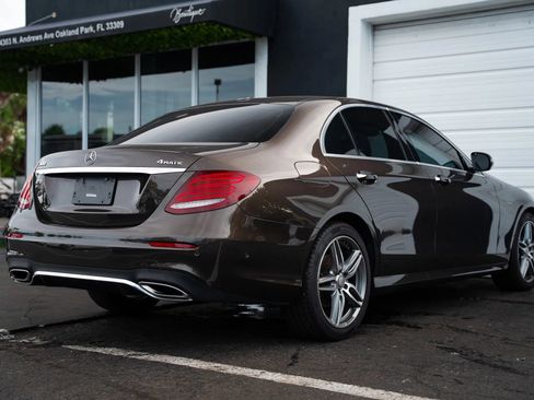 Used 2017 Mercedes-Benz E 300 4MATIC image 4