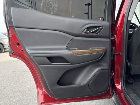 Used 2023 GMC Acadia SLE image 12