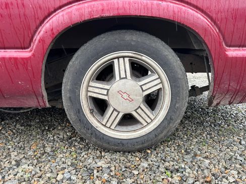 Used 1996 Chevrolet S10 Pickup 2WD Regular Cab image 15