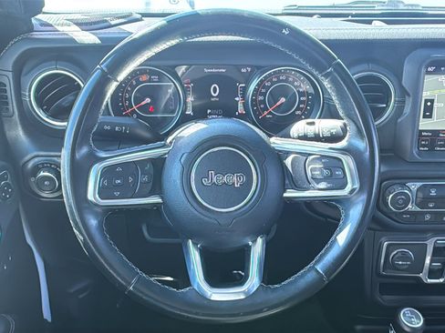 Used 2020 Jeep Wrangler Unlimited Sahara image 19