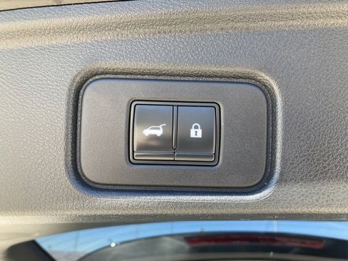 Used 2022 Nissan Pathfinder SL image 45