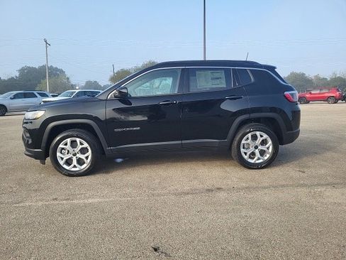 New 2026 Jeep Compass Latitude image 2