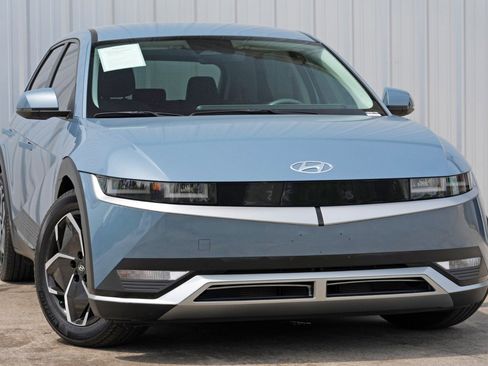 Used 2023 Hyundai Ioniq 5 SE image 2