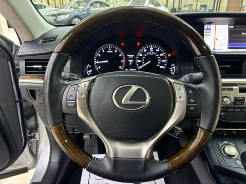Used 2014 Lexus ES 350 w/ Luxury Package FWD image 25
