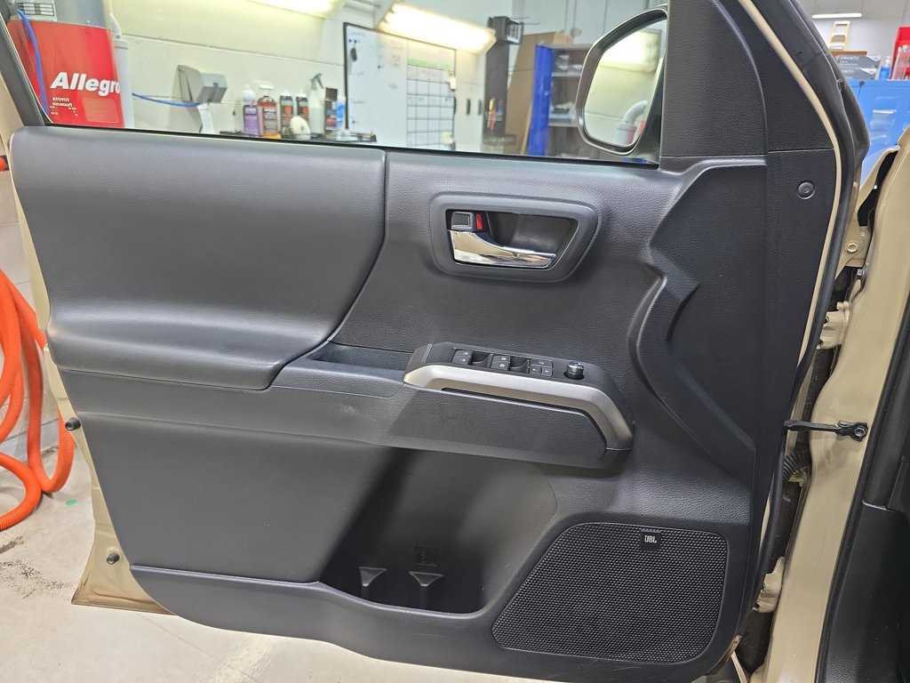 Certified 2018 Toyota Tacoma Limited AWD/4WD image 32