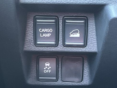 Used 2025 Nissan Frontier SV image 14