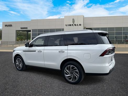 New 2025 Lincoln Navigator Reserve image 5