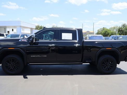 Used 2022 GMC Sierra 2500 Denali w/ Denali Black Diamond Edition AWD/4WD image 6