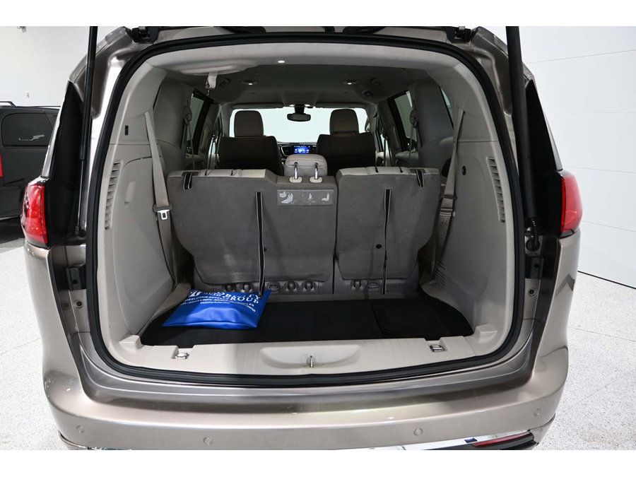 Used 2017 Chrysler Pacifica Touring-L FWD image 24