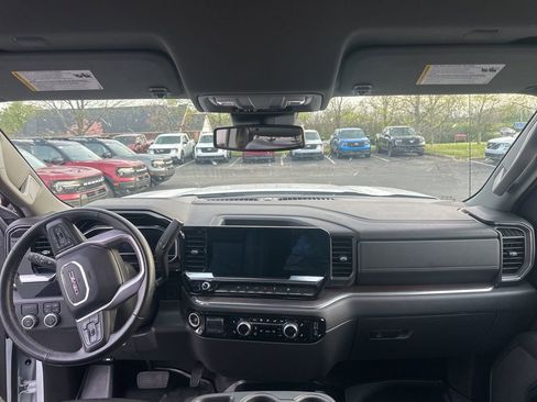 Used 2025 GMC Sierra 1500 SLT image 13