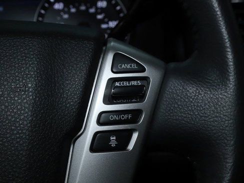 Used 2024 Nissan Titan SV w/ SV Convenience Package image 23