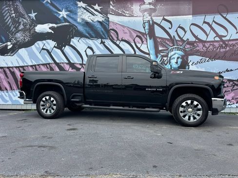 Used 2024 Chevrolet Silverado 2500 LT AWD/4WD image 1