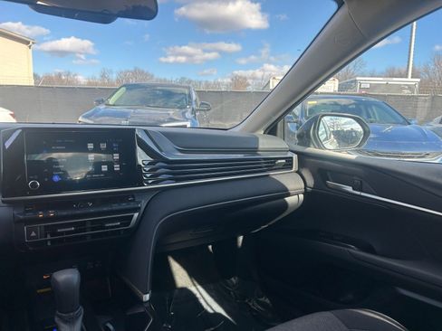 Used 2025 Toyota Camry LE image 35