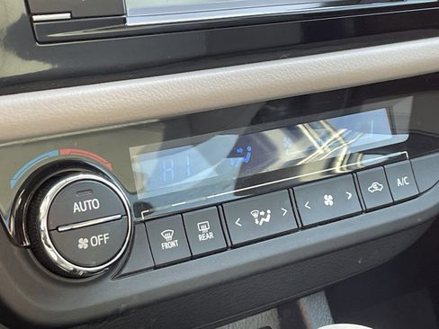 Used 2016 Toyota Corolla LE image 20