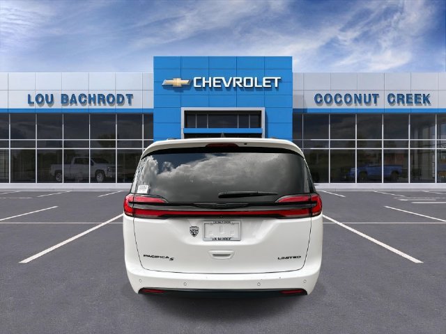Used 2025 Chrysler Pacifica Limited FWD image 7