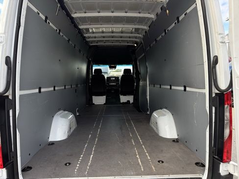 Used 2024 Mercedes-Benz Sprinter 2500 image 16
