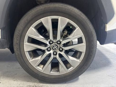 Used 2022 Toyota RAV4 XLE Premium FWD image 9