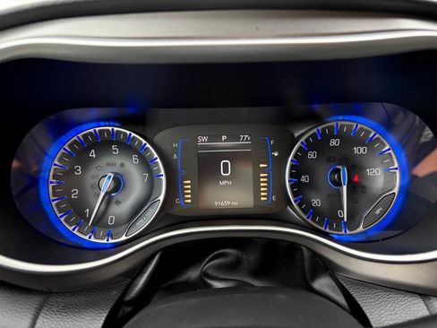 Used 2020 Chrysler Pacifica Touring-L w/ Tire & Wheel Group image 19