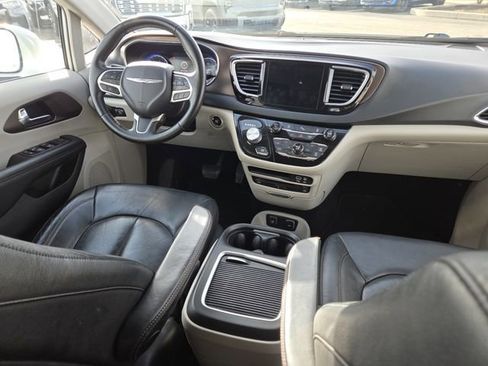 Used 2019 Chrysler Pacifica Touring-L Plus w/ Tire & Wheel Group image 25