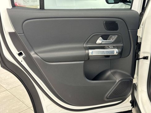 Certified 2025 Mercedes-Benz EQB 300 4MATIC image 4