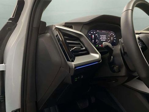 Used 2024 Audi Q4 e-tron Prestige image 16