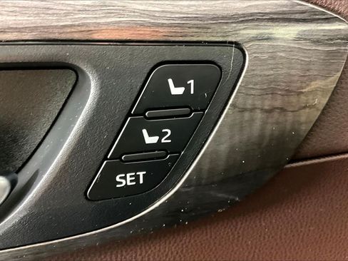 Used 2020 Toyota Highlander Limited FWD image 34