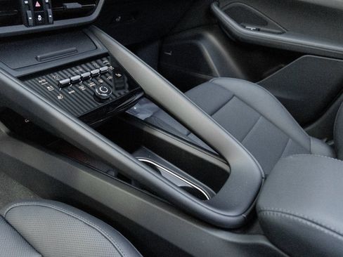 New 2026 Porsche Macan 4S Electric image 22