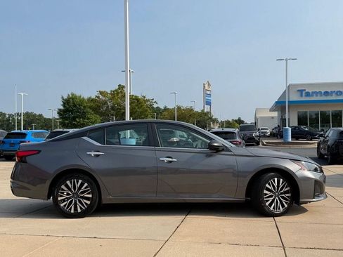 Used 2025 Nissan Altima 2.5 SV FWD image 4