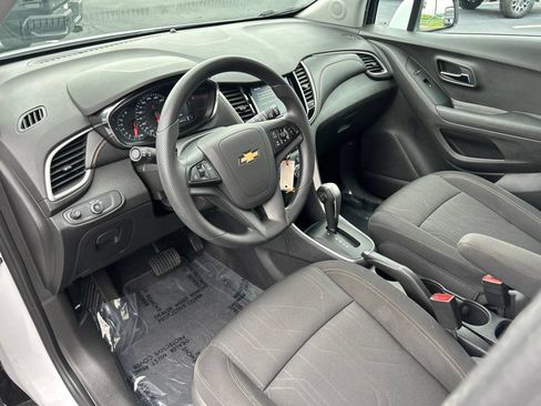 Used 2020 Chevrolet Trax LT FWD image 18