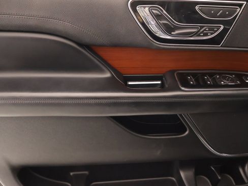 Used 2020 Lincoln Navigator Reserve AWD/4WD image 18