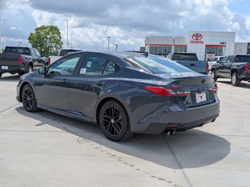 New 2026 Toyota Camry SE FWD image 5