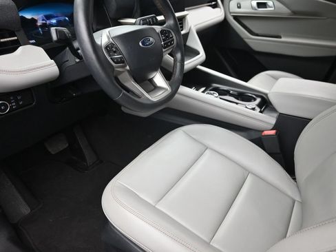 Used 2025 Ford Explorer Active w/ Active Comfort Package AWD/4WD image 19