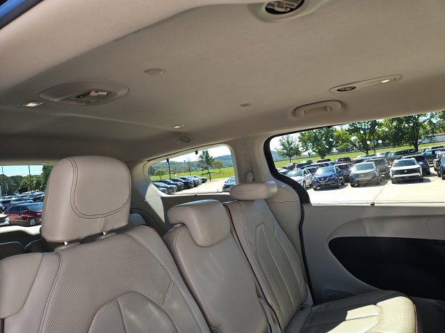Used 2017 Chrysler Pacifica Limited FWD image 36