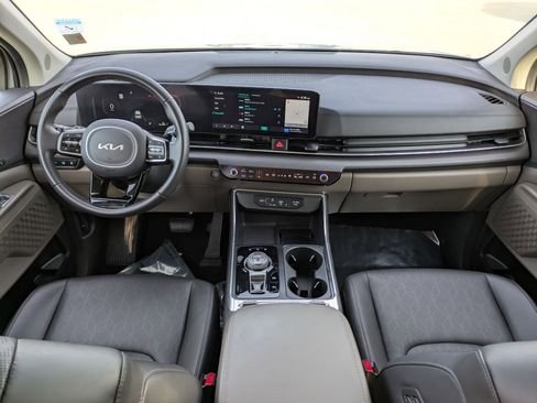 Used 2025 Kia Carnival SX image 28
