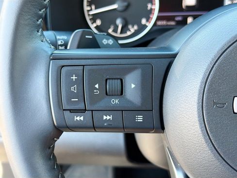 Used 2025 Nissan Pathfinder SV AWD/4WD image 16