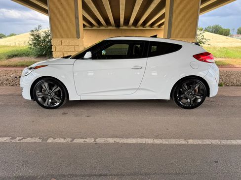 Used 2016 Hyundai Veloster w/ Option Group 02 FWD image 6
