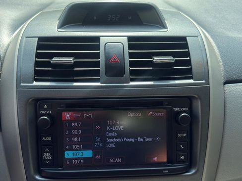 Used 2013 Toyota Corolla LE FWD image 23