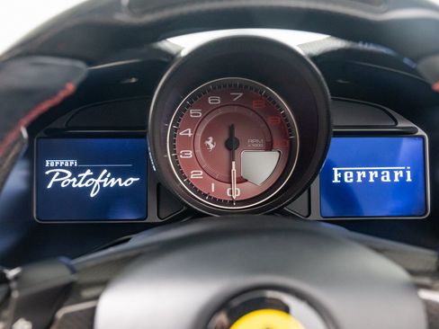 Used 2019 Ferrari Portofino RWD image 50